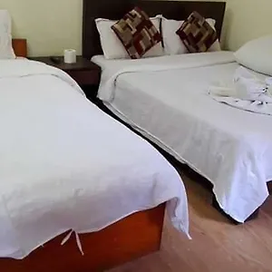  Hostel Sisters